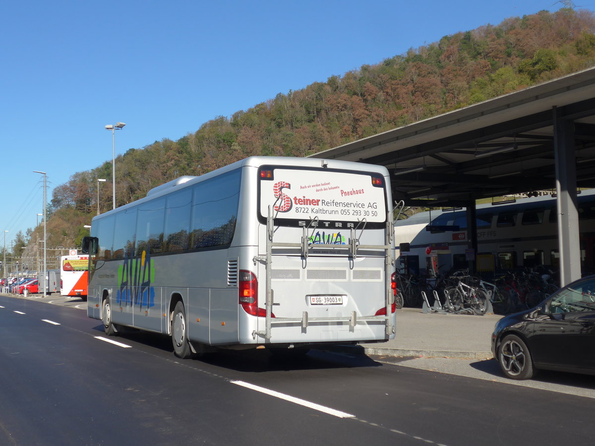 (198'237) - AWA Amden - Nr. 3/SG 39'003 - Setra am 13. Oktober 2018 beim Bahnhof Ziegelbr�cke