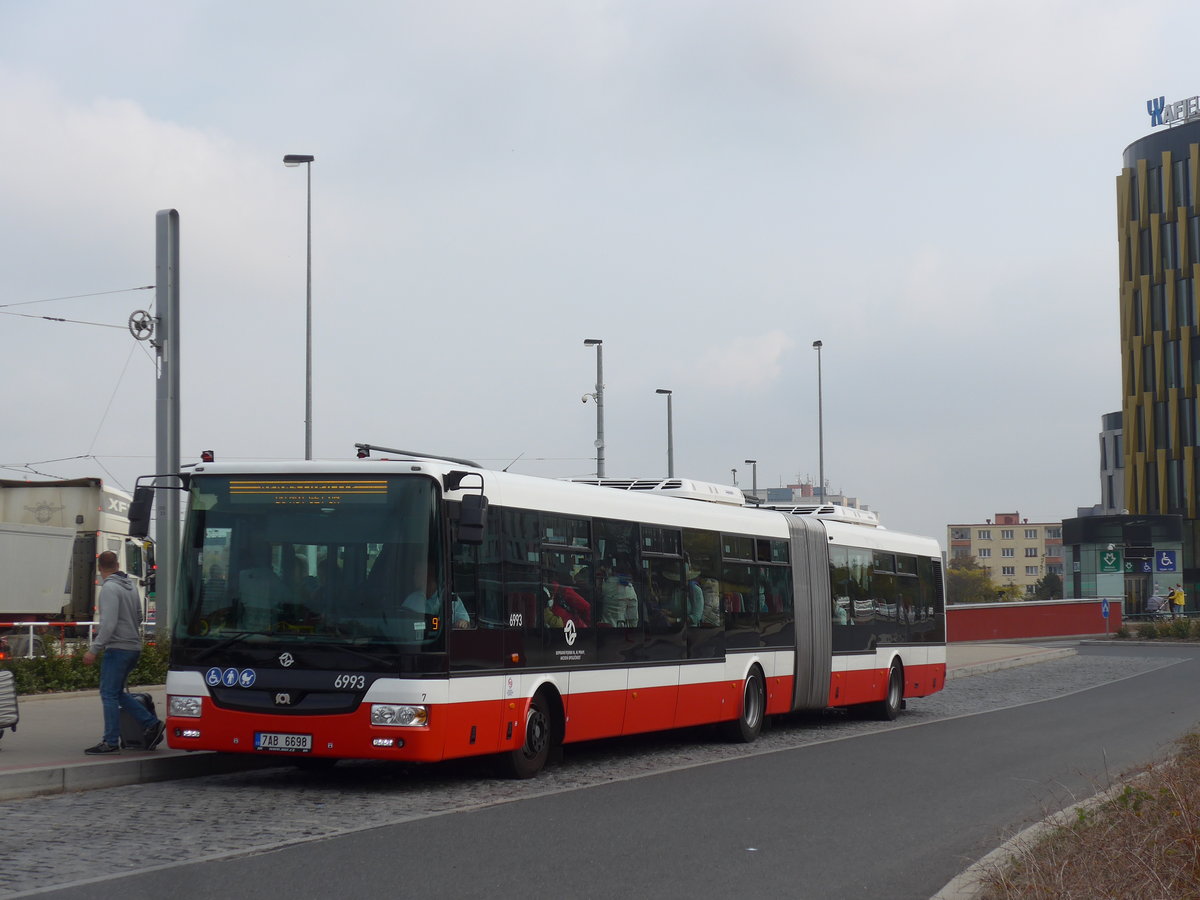 (198'556) - DPP Praha - Nr. 6993/7AB 6698 - SOR am 19. Oktober 2018 in Praha, N�draz� Veleslav�n