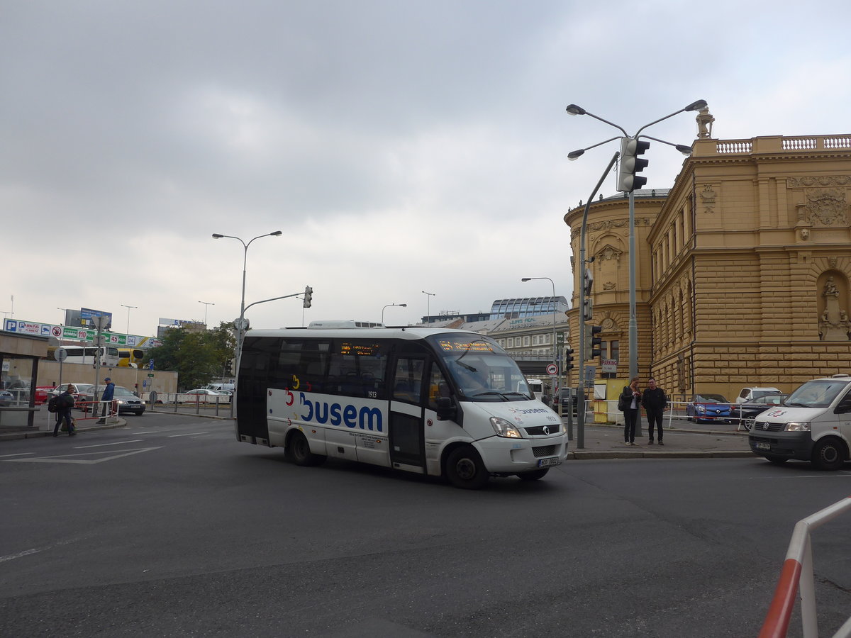 (198'597) - Busem, Cesk� Bud�jovice - Nr. 1913/6C0 0002 - Irisbus/Rosero am 19. Oktober 2018 in Praha, Florenc