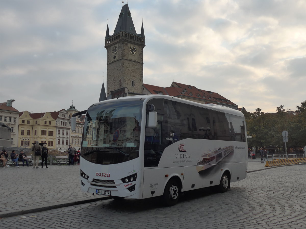 (198'745) - PCHD Transport, Praha - 4AK 8077 - Isuzu am 19. Oktober 2018 in Praha, Staromestsk� N�mest�