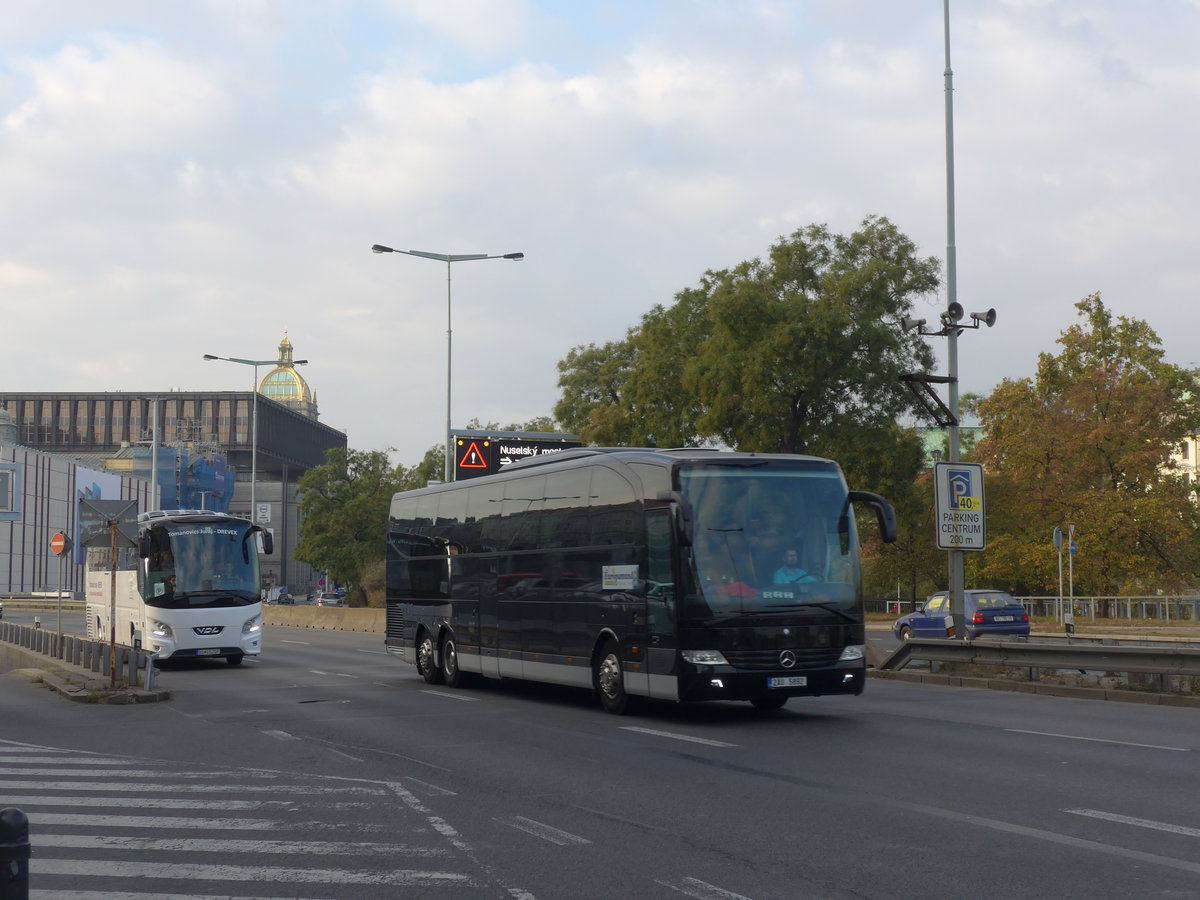 (198'951) - Rejha, Praha - 2AU 5892 - Mercedes am 21. Oktober 2018 in Praha, Hlavn� N�draz�