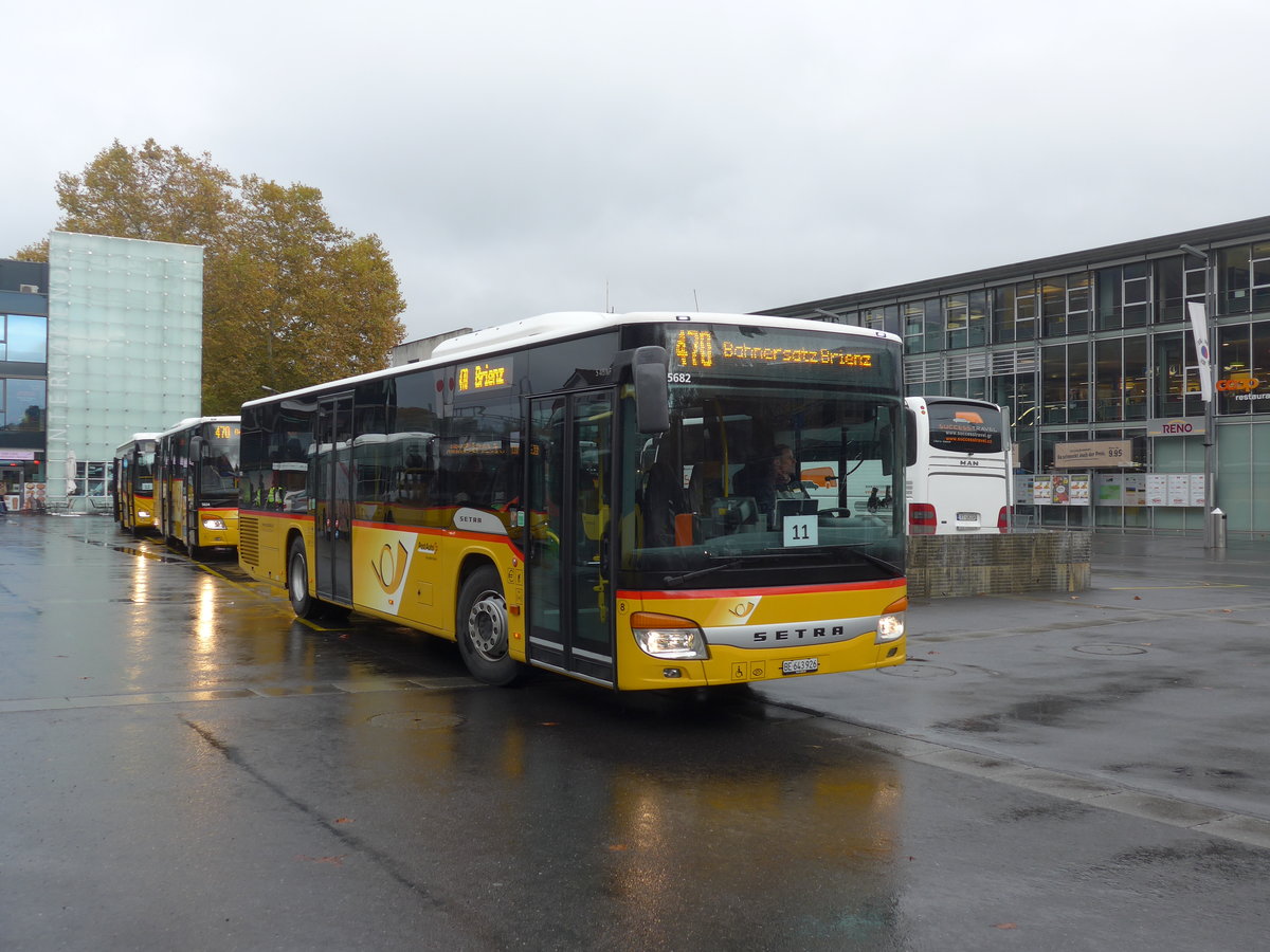 (199'150) - Fl�ck, Brienz - Nr. 8/BE 643'926 - Setra am 29. Oktober 2018 beim Bahnhof Interlaken Ost
