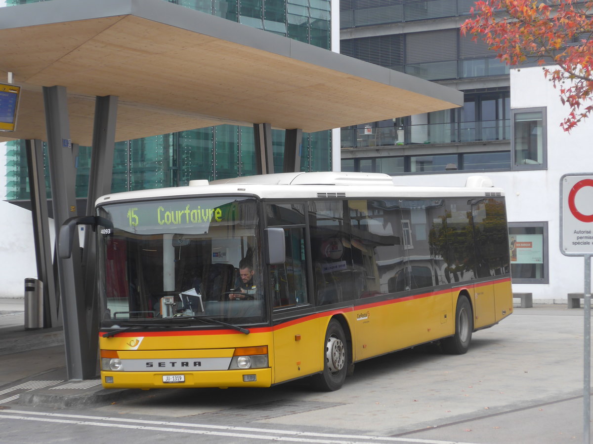 (199'257) - CarPostal Ouest - JU 1319 - Setra (ex Stucki, Porentruy Nr. 21) am 4. November 2018 beim Bahnhof Del�mont