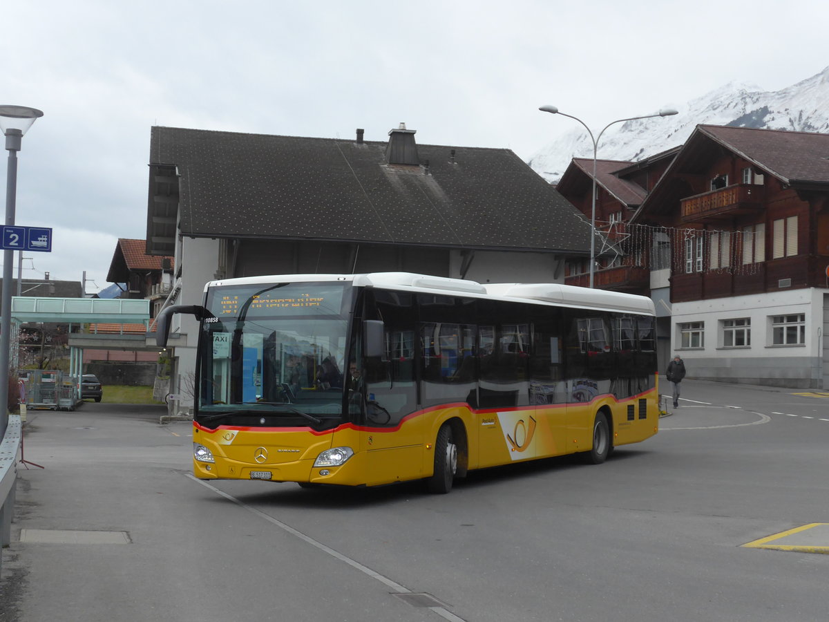 (199'857) - Fl�ck, Brienz - Nr. 4/BE 517'311 - Mercedes am 8. Dezember 2018 beim Bahnhof Brienz