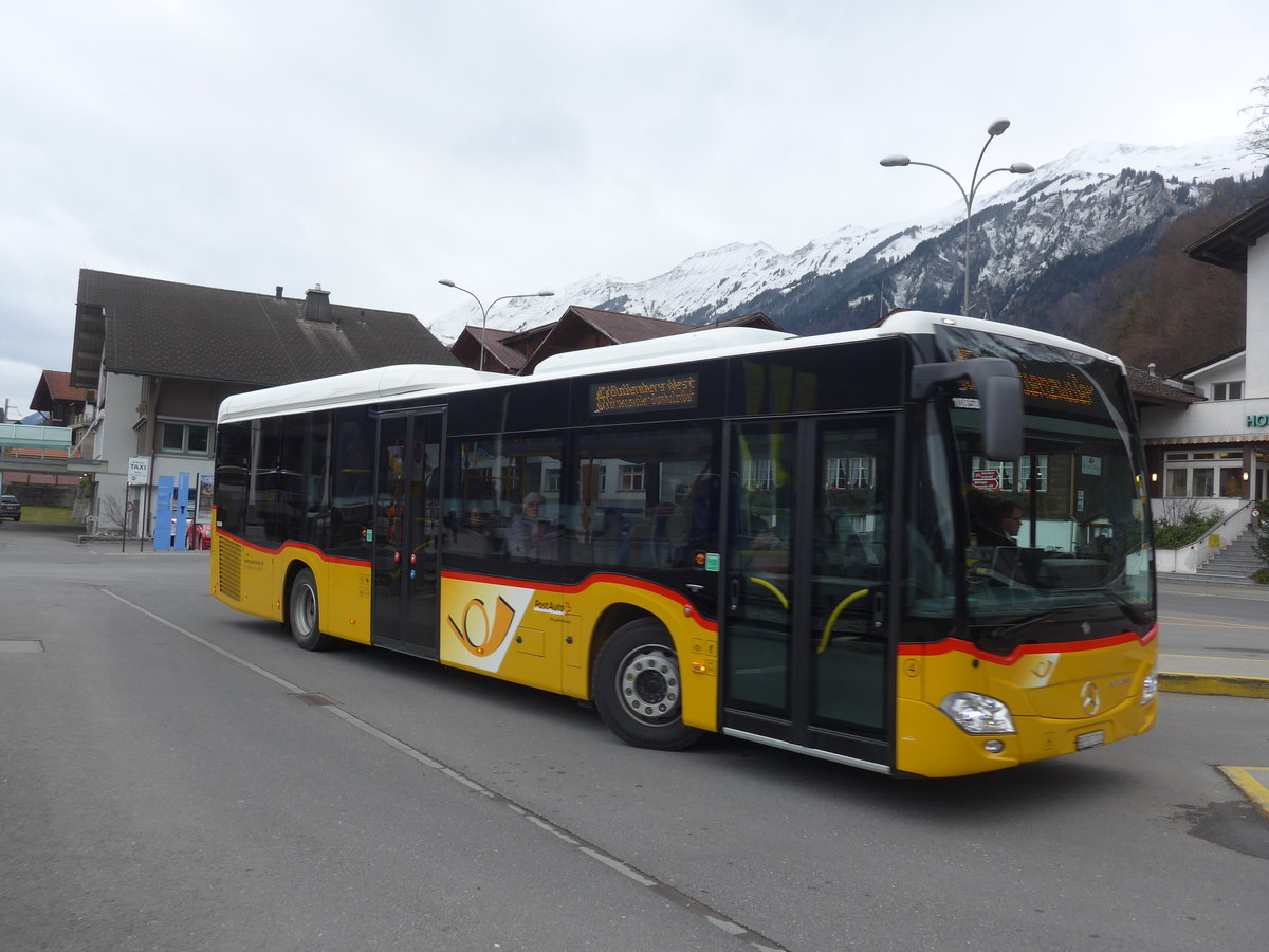 (199'858) - Fl�ck, Brienz - Nr. 4/BE 517'311 - Mercedes am 8. Dezember 2018 beim Bahnhof Brienz