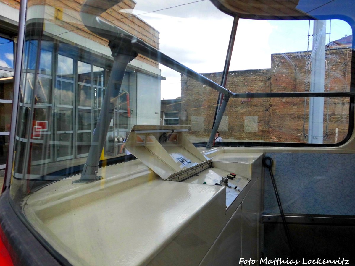 2 F�hrerstand eines Tatras der HAVAg beim Tag der offenen T�r im Betriebshof Freiimfelder Stra�e am 18.6.16