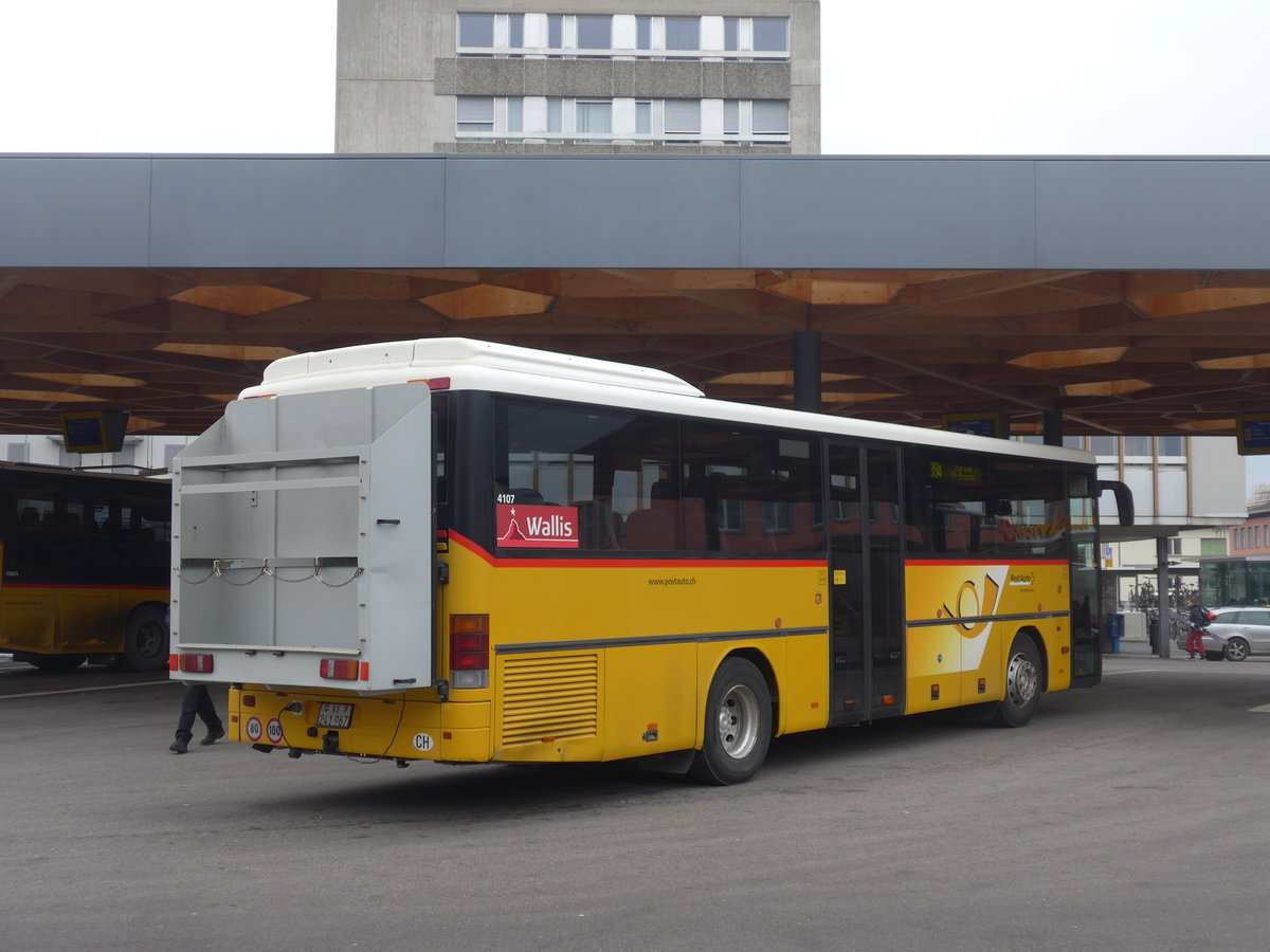 (200'371) - PostAuto Wallis - VS 241'967 - Setra (ex Zerzuben, Visp-Eyholz Nr. 65; ex PostAuto Wallis) am 30. Dezember 2018 beim Bahnhof Sion