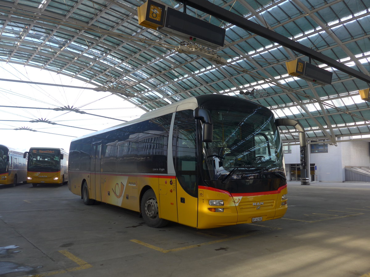 (201'245) - PostAuto Graub�nden - GR 162'982 - MAN am 19. Januar 2019 in Chur, Postautostation