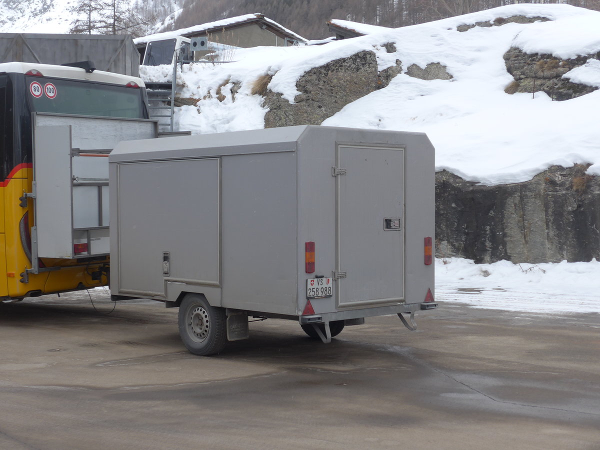 (201'345) - PostAuto Wallis - VS 258'988 - Car-Tech Gep�ckanh�nger am 27. Januar 2019 in Saas-Fee, Parkhaus