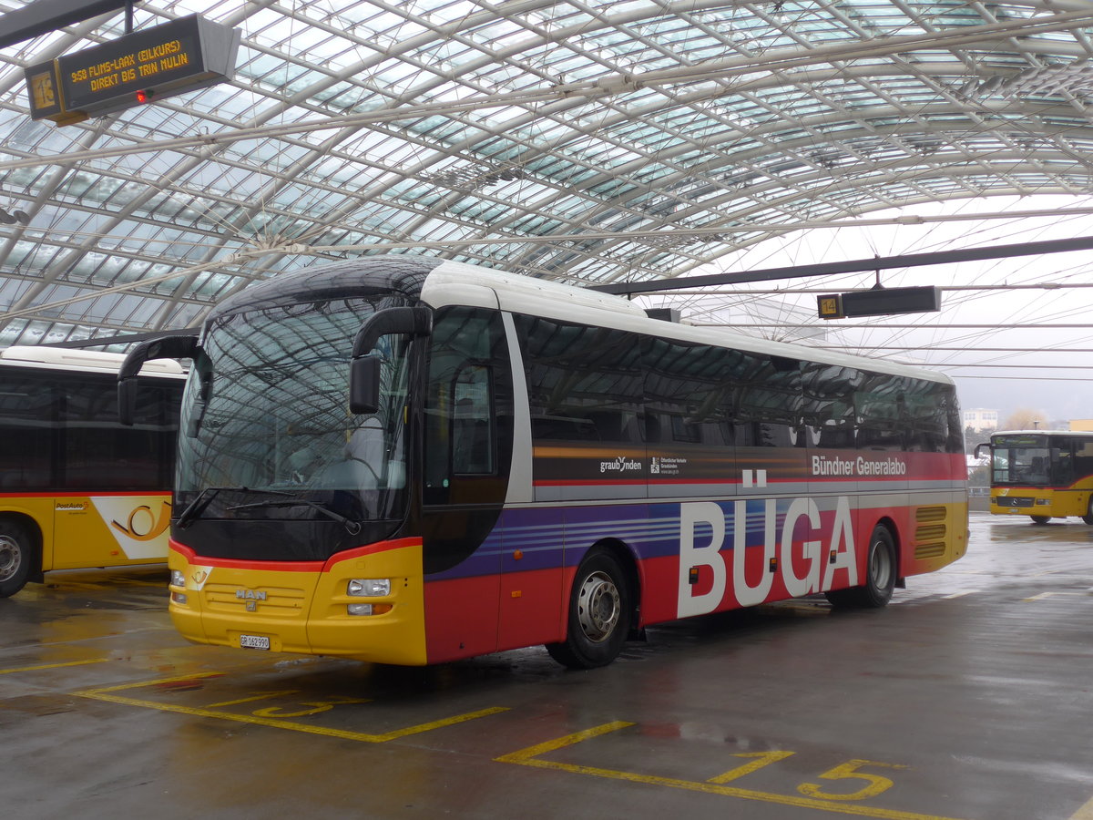 (201'404) - PostAuto Graub�nden - GR 162'990 - MAN am 2. Februar 2019 in Chur, Postautostation