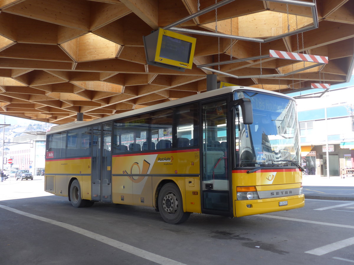 (201'785) - PostAuto Wallis - VS 241'972 - Setra am 24. Februar 2019 beim Bahnhof Sion