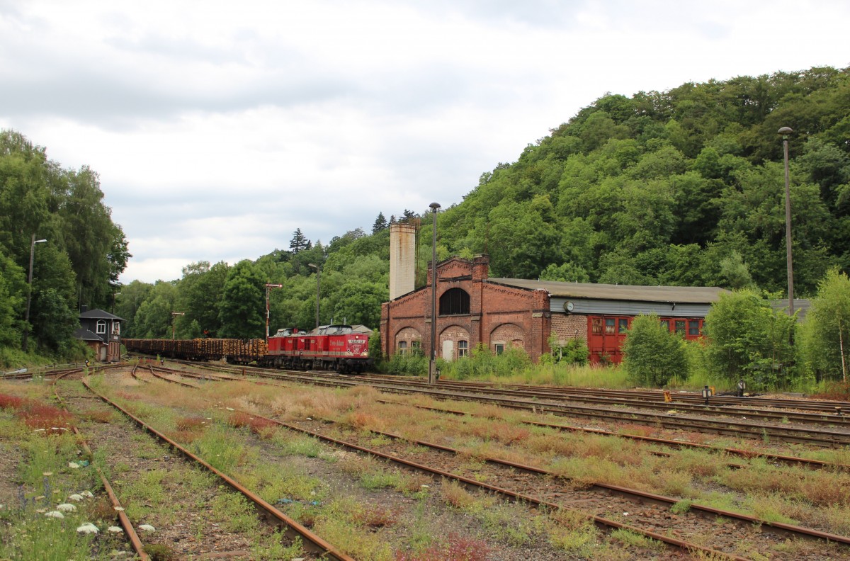202 240 und 202 738-1 der EBS zu sehen am 07.07.14 bei der Einfahrt in Lobenstein/Th�r.