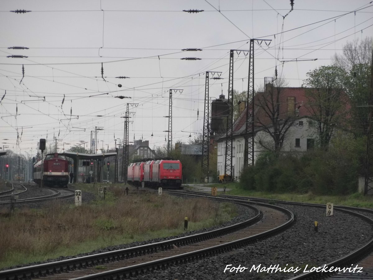 202 327 (203 227) der LEG und HGK 185 603 und 185 631 im Bahnhof Gro�korbetha am 17.4.16