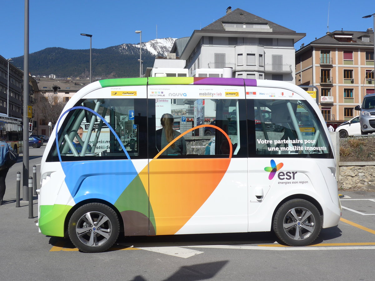 (202'405) - PostAuto Wallis - VS 451'600 - Navya am 16. M�rz 2019 beim Bahnhof Sion