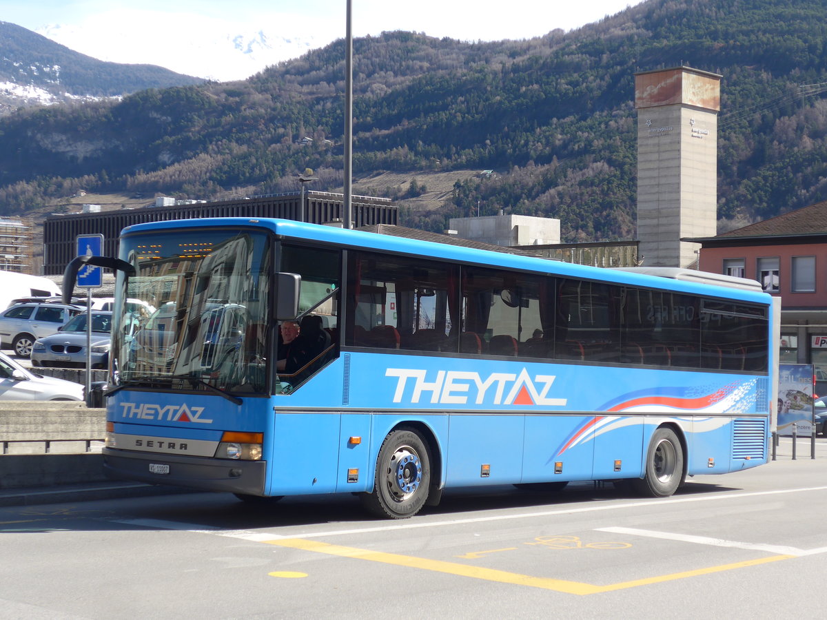 (202'409) - Theytaz, Sion - VS 11'007 - Setra am 16. Mrz 2019 beim Bahnhof Sion