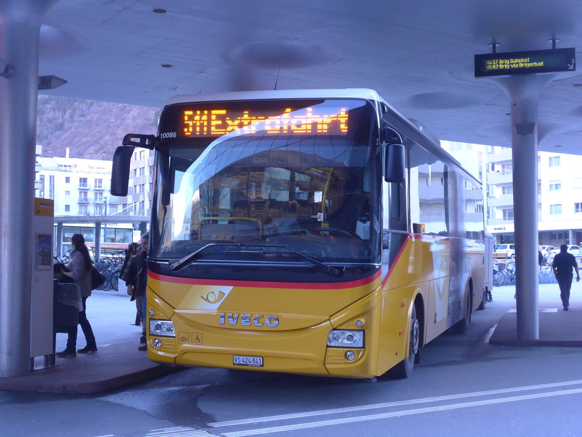 (202'432) - PostAuto Wallis - VS 424'841 - Iveco am 16. M�rz 2019 beim Bahnhof Visp