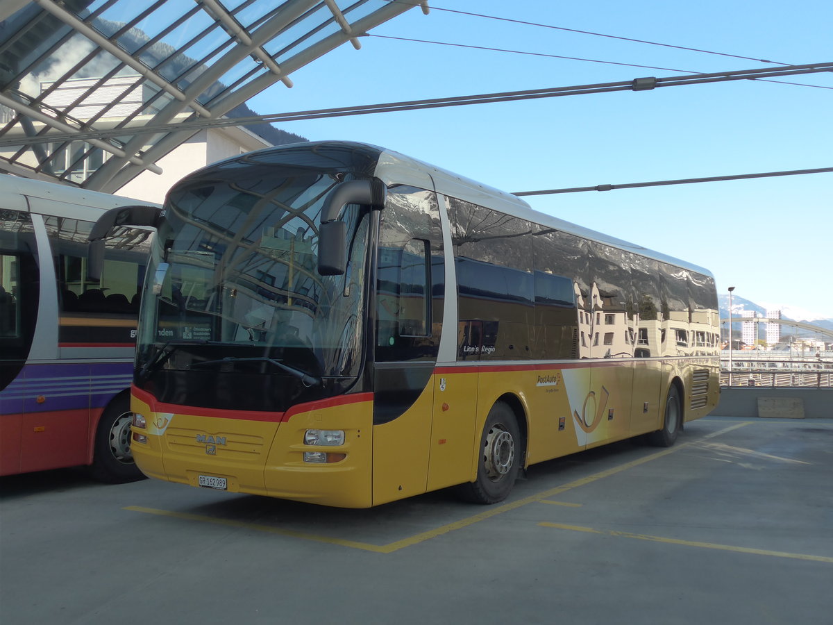 (202'586) - PostAuto Graub�nden - GR 162'989 - MAN am 20. M�rz 2019 in Chur, Postautostation