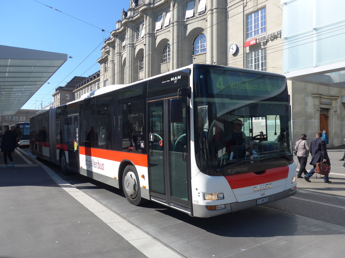 (202'684) - St. Gallerbus, St. Gallen - Nr. 210/SG 198'210 - MAN am 21. Mrz 2019 beim Bahnhof St. Gallen