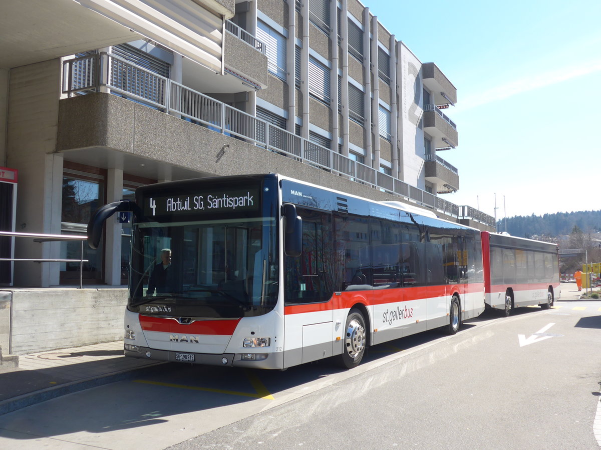 (202'697) - St. Gallerbus, St. Gallen - Nr. 212/SG 198'212 - MAN am 21. M�rz 2019 beim Bahnhof Wittenbach