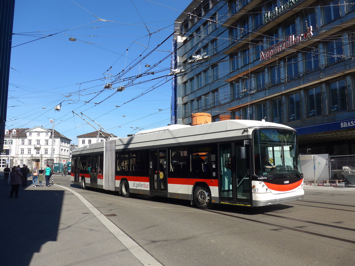 (202'758) - St. Gallerbus, St. Gallen - Nr. 187 - Hess/Hess Gelenktrolleybus am 21. M�rz 2019 beim Bahnhof St. Gallen