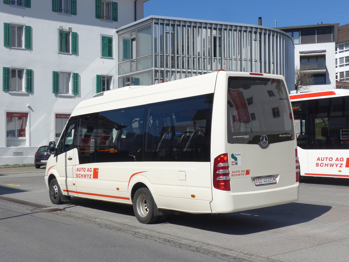 (202'836) - AAGS Schwyz - Nr. 25/SZ 45'325 - Mercedes am 22. M�rz 2019 in Schwyz, Post