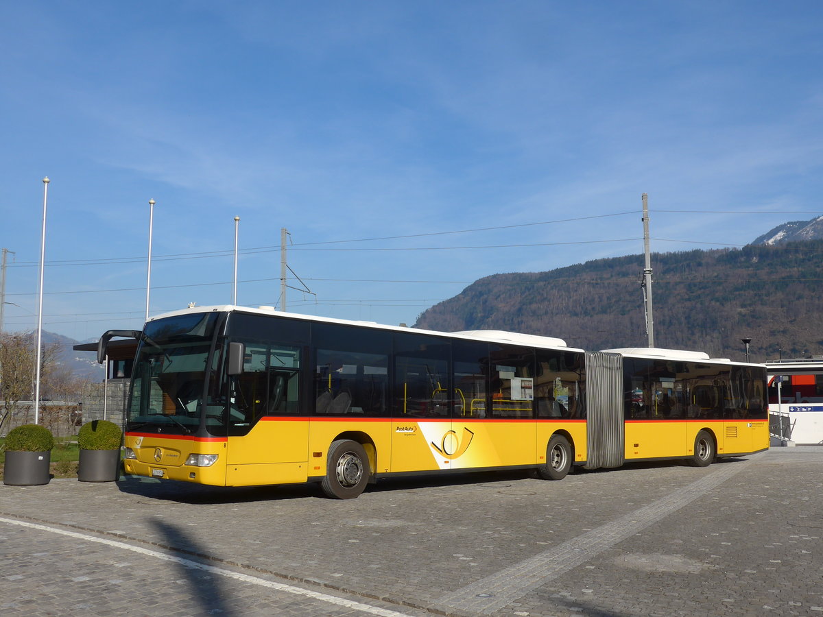 (202'890) - H�fliger, Sursee - Nr. 8/LU 230'674 - Mercedes am 22. M�rz 2019 beim Bahnhof Alpnachstad
