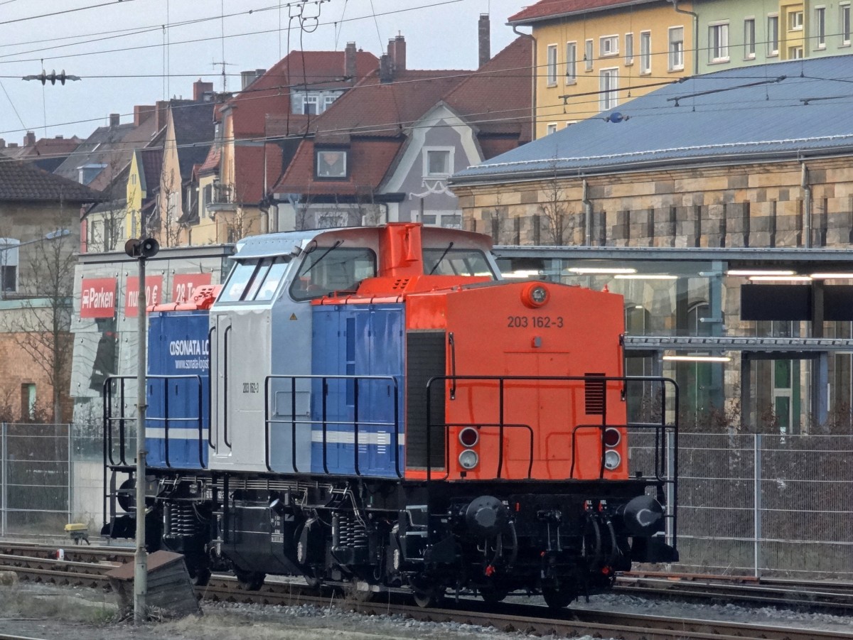 203-162 steht in Bamberg auf einem Nebengleis.
Aufgenommen im Februar 2015.