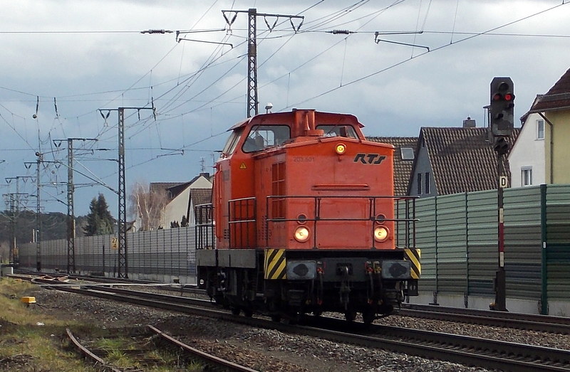 203 501 hinter dem B� 38 in Weiterstadt am 22.Feb.2014.