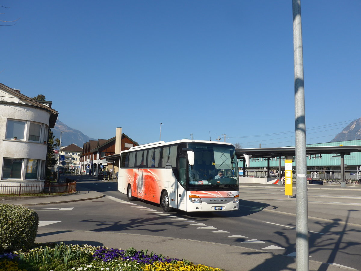 (203'050) - Aus Italien: Elia Viaggi - FK-746 WC - Setra am 23. M�rz 2019 beim Bahnhof Sarnen