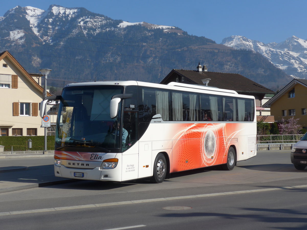 (203'052) - Aus Italien: Elia Viaggi - FK-746 WC - Setra am 23. M�rz 2019 beim Bahnhof Sarnen