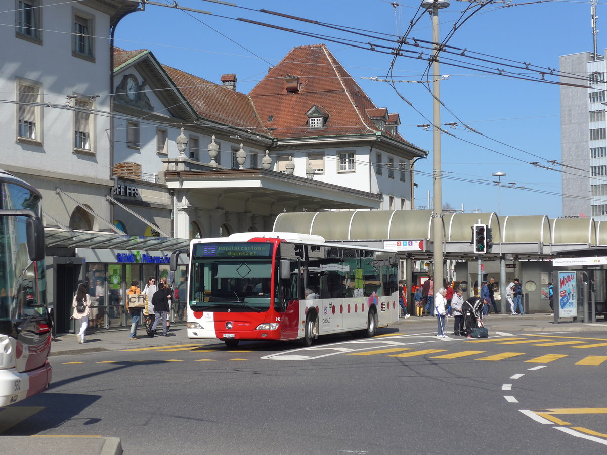 (203'246) - TPF Fribourg - Nr. 392/FR 300'209 - Mercedes (ex Nr. 800) am 24. M�rz 2019 beim Bahnhof Fribourg