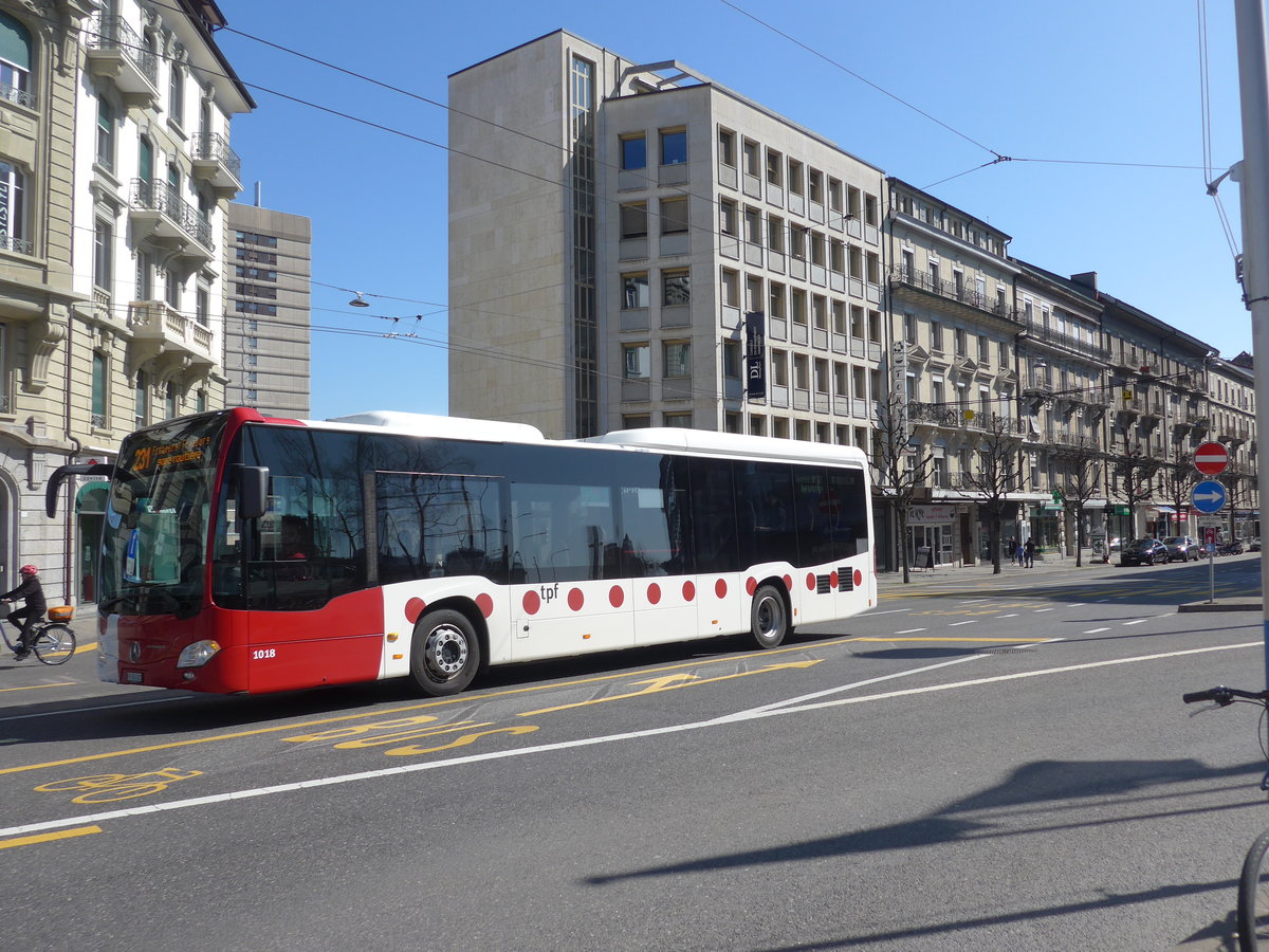 (203'255) - TPF Fribourg - Nr. 1018/FR 300'423 - Mercedes am 24. M�rz 2019 beim Bahnhof Fribourg