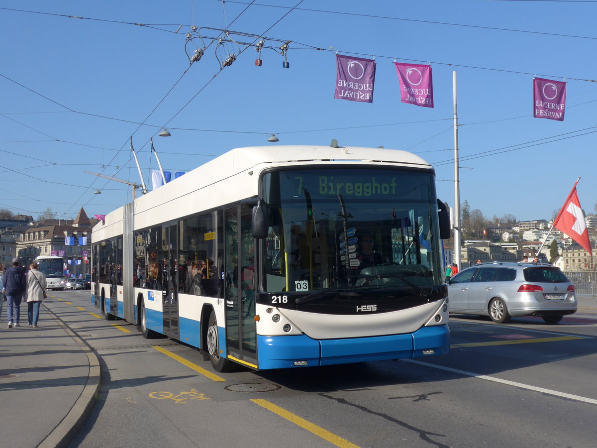 (203'365) - VBL Luzern - Nr. 218 - Hess/Hess Gelenktrolleybus am 30. M�rz 2019 in Luzern, Bahnhofbr�cke