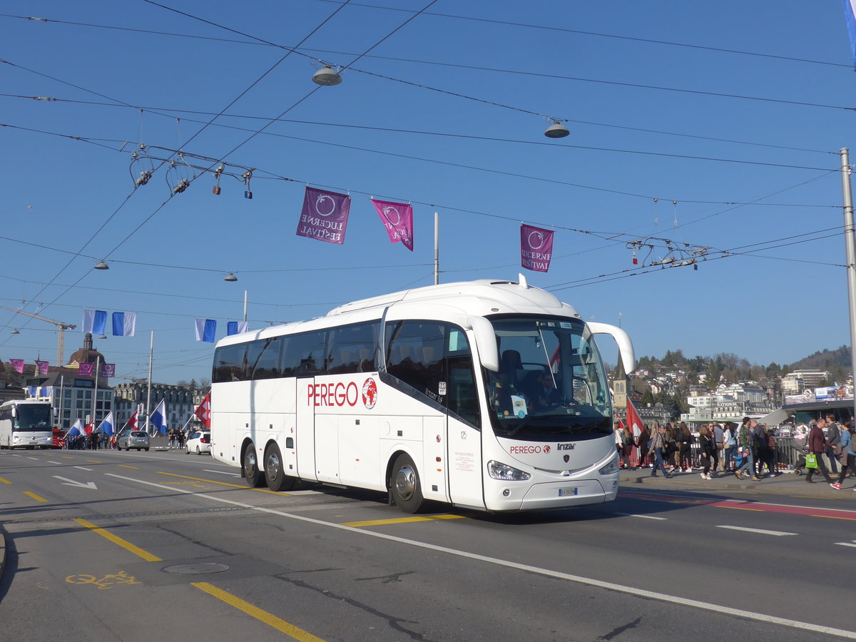 (203'368) - Aus Italien: Perego, Sesto San Giovanni - EV-397 BN - Scania/Irizar am 30. M�rz 2019 in Luzern, Bahnhofbr�cke