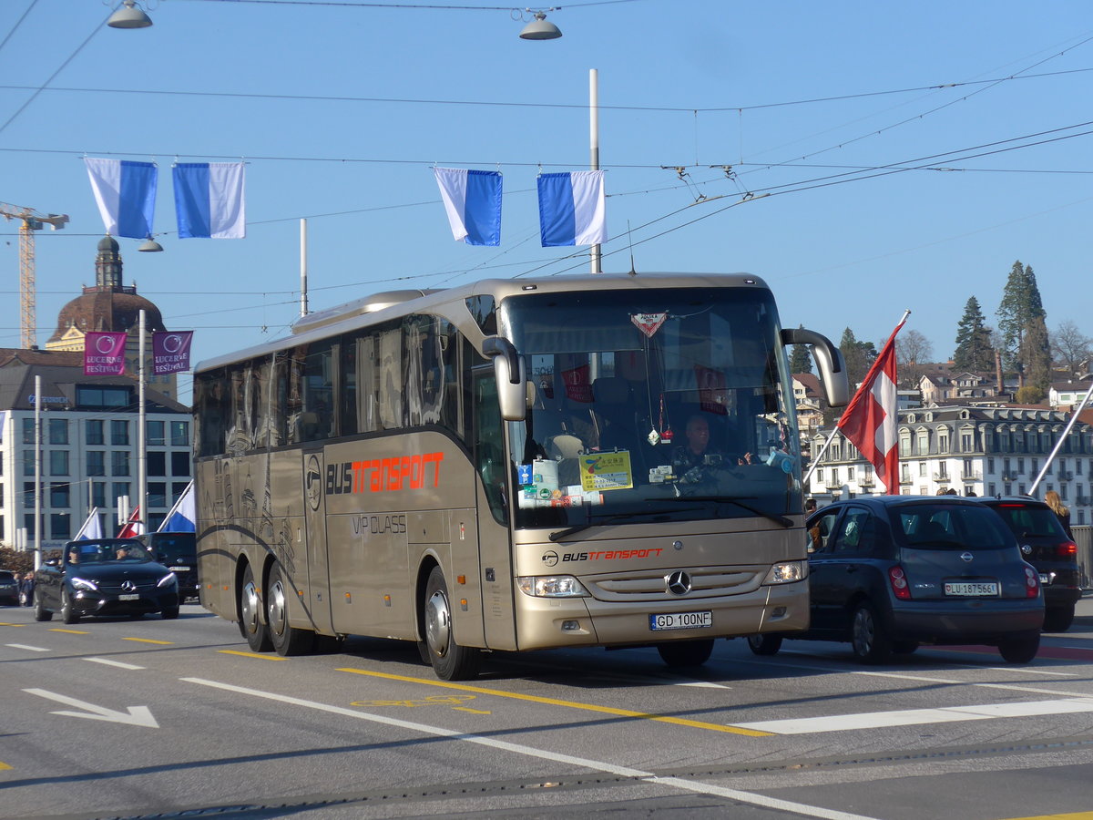 (203'373) - Aus Polen: Bus Transport - GD 100NF - Mercedes am 30. M�rz 2019 in Luzern, Bahnhofbr�cke