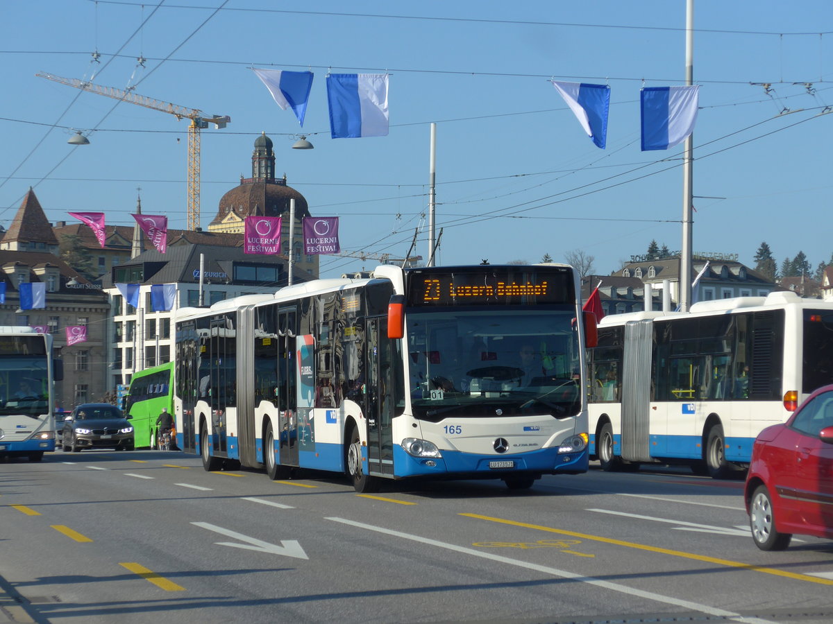 (203'383) - VBL Luzern - Nr. 165/LU 173'571 - Mercedes am 30. M�rz 2019 in Luzern, Bahnhofbr�cke