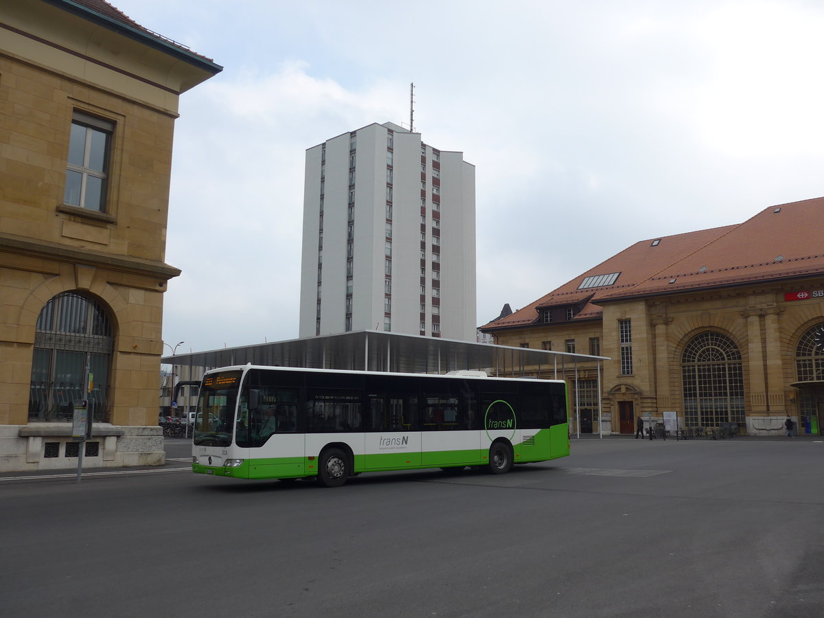 (203'584) - transN, La Chaux-de-Fonds - Nr. 318/NE 27'218 - Mercedes (ex TRN La Chaux-de-Fonds Nr. 318) am 13. April 2019 beim Bahnhof La Chaux-de-Fonds