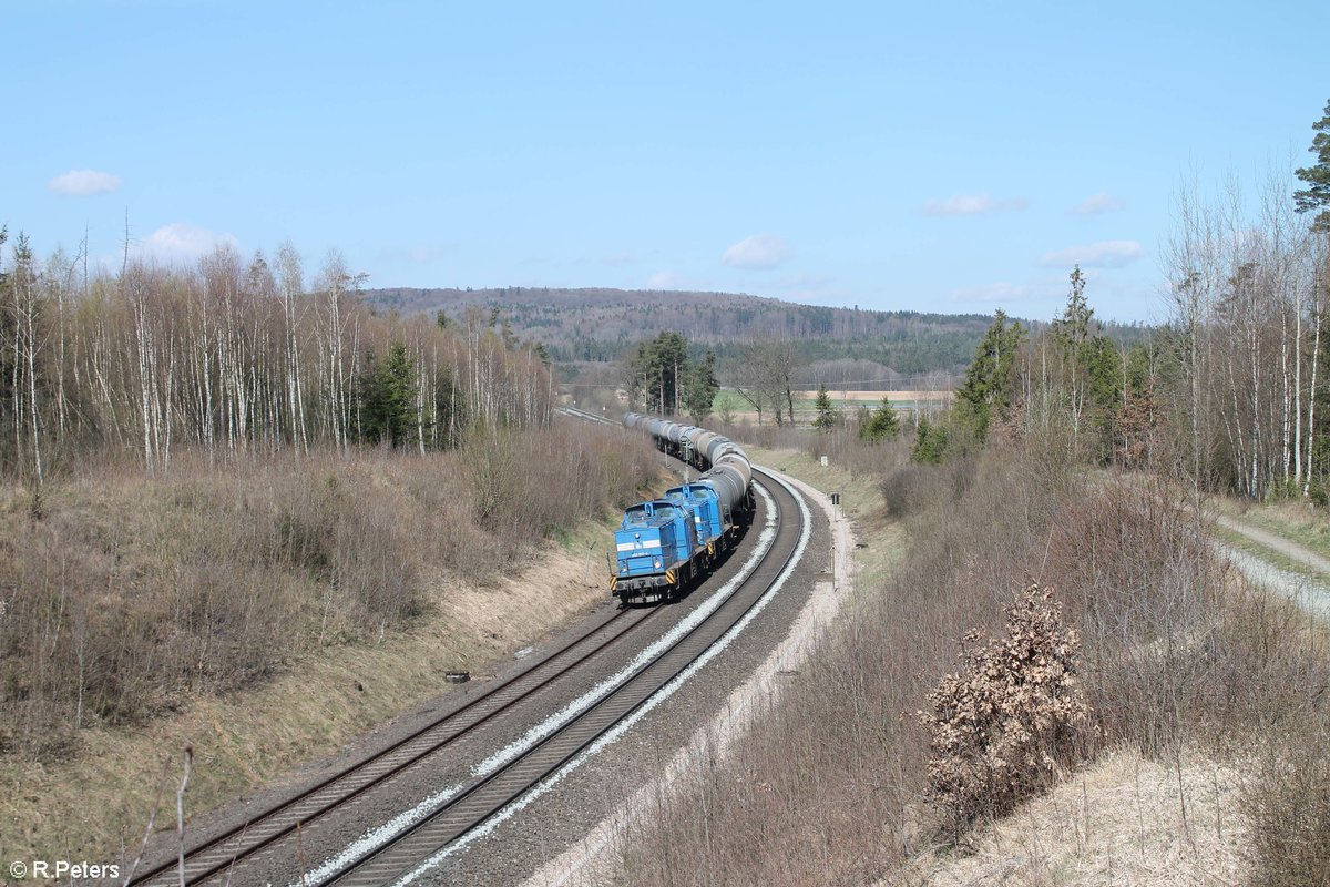 204 012 und 204 031 ziehten kurz vor Wiesau den Hauer-Kesselzug nach Weiden West. 10.04.20