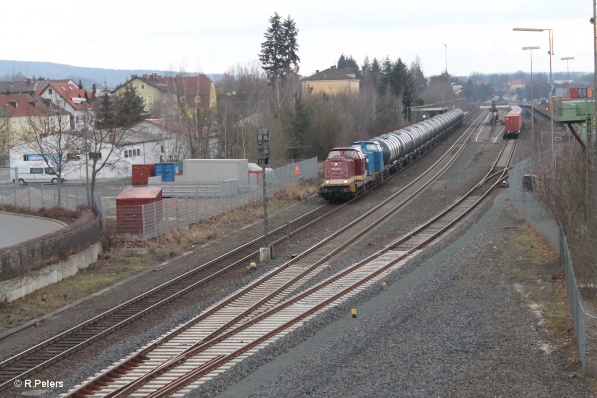 204 237-2 und 204 044-6 mit einem Kesselzug nach hauer Weiden bei der durchfahrt in Wiesau. 26.02.16