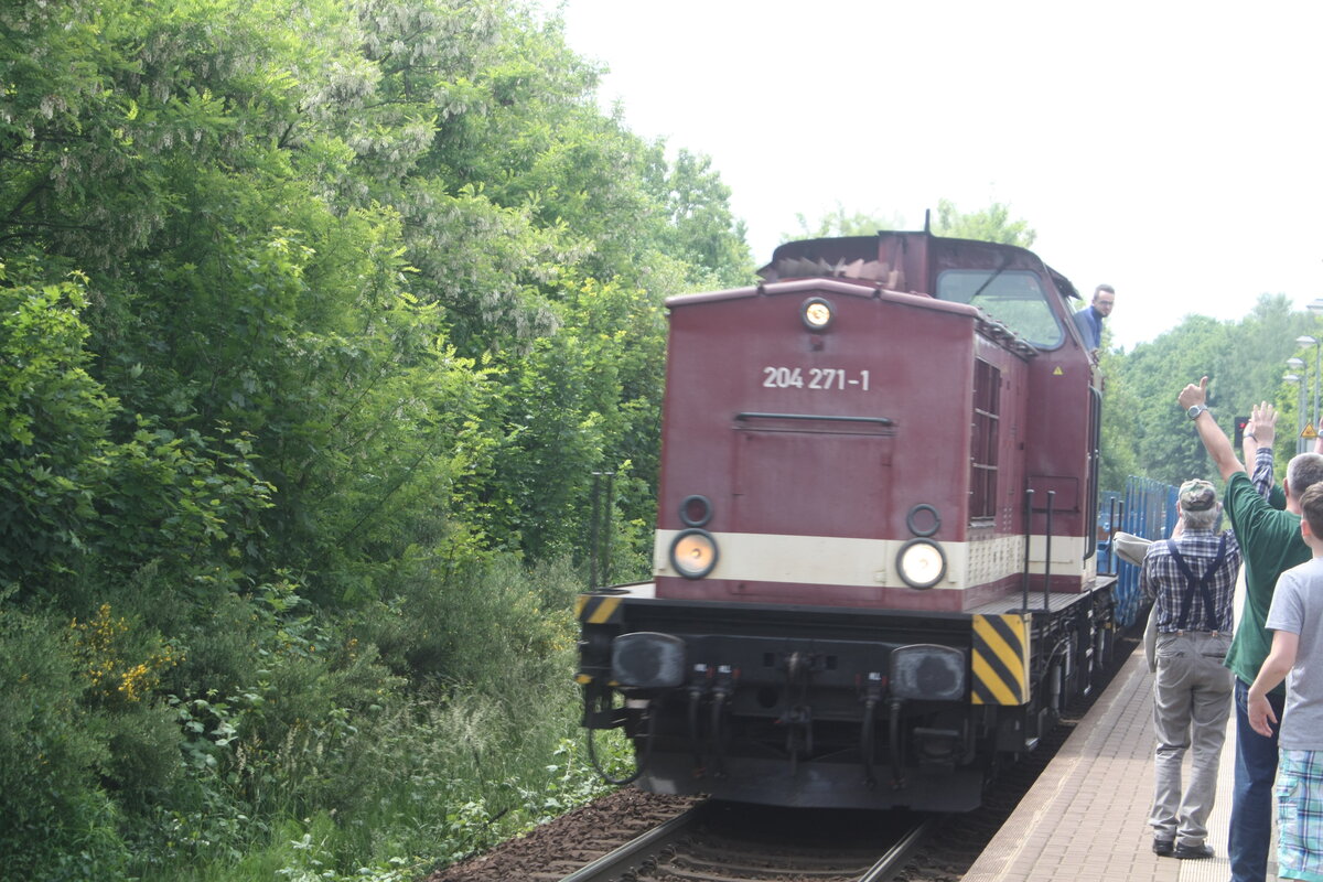 204 271 bei der Durchfahrt im Bahnhof Burgst�dt am 4.6.22