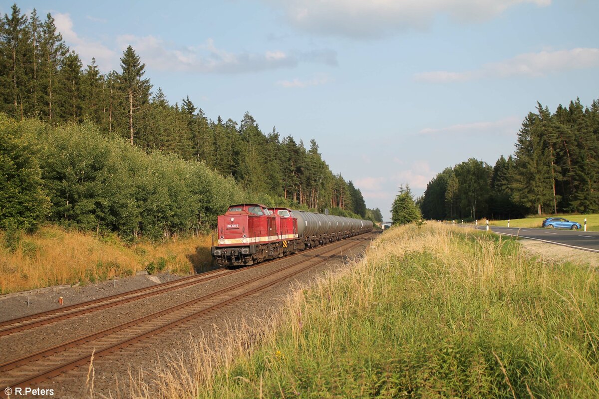 204 425 und 204 354 mit dem  Hauer  Kesselzug aus Weiden West in Richtung Hof bei Kirchlamitz Ost. 22.07.21