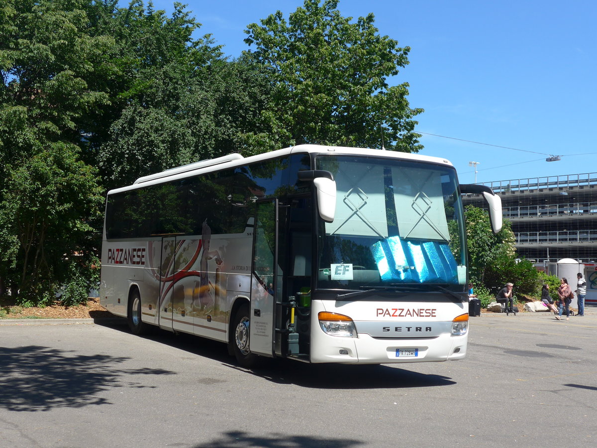 (205'913) - Aus Italien: Pazzanese, Roccadaspide - FK-728 WH - Setra am 8. Juni 2019 in Z�rich, Sihlquai