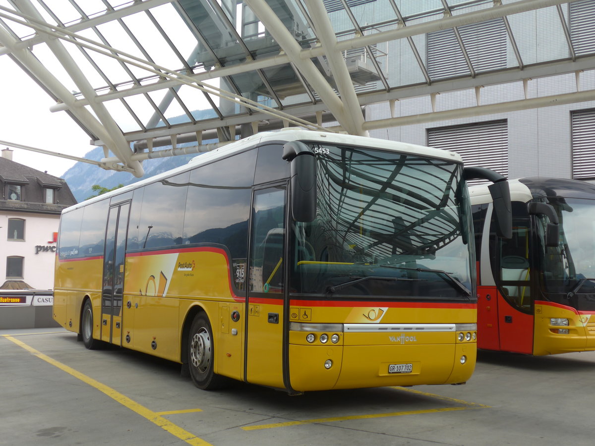 (206'206) - PostAuto Graub�nden - GR 107'702 - Van Hool am 9. Juni 2019 in Chur, Postautostation