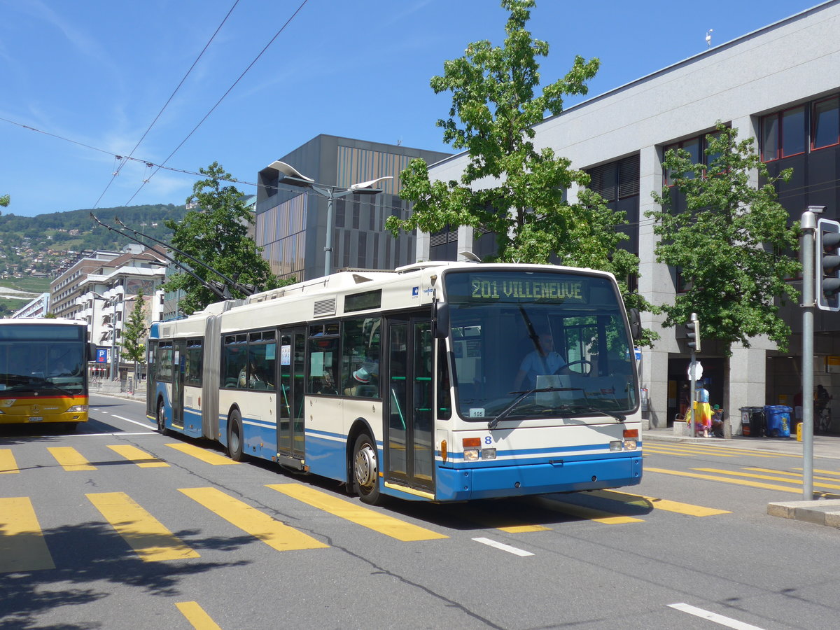 (208'435) - VMCV Clarens - Nr. 8 - Van Hool Gelenktrolleybus am 4. August 2019 beim Bahnhof Vevey