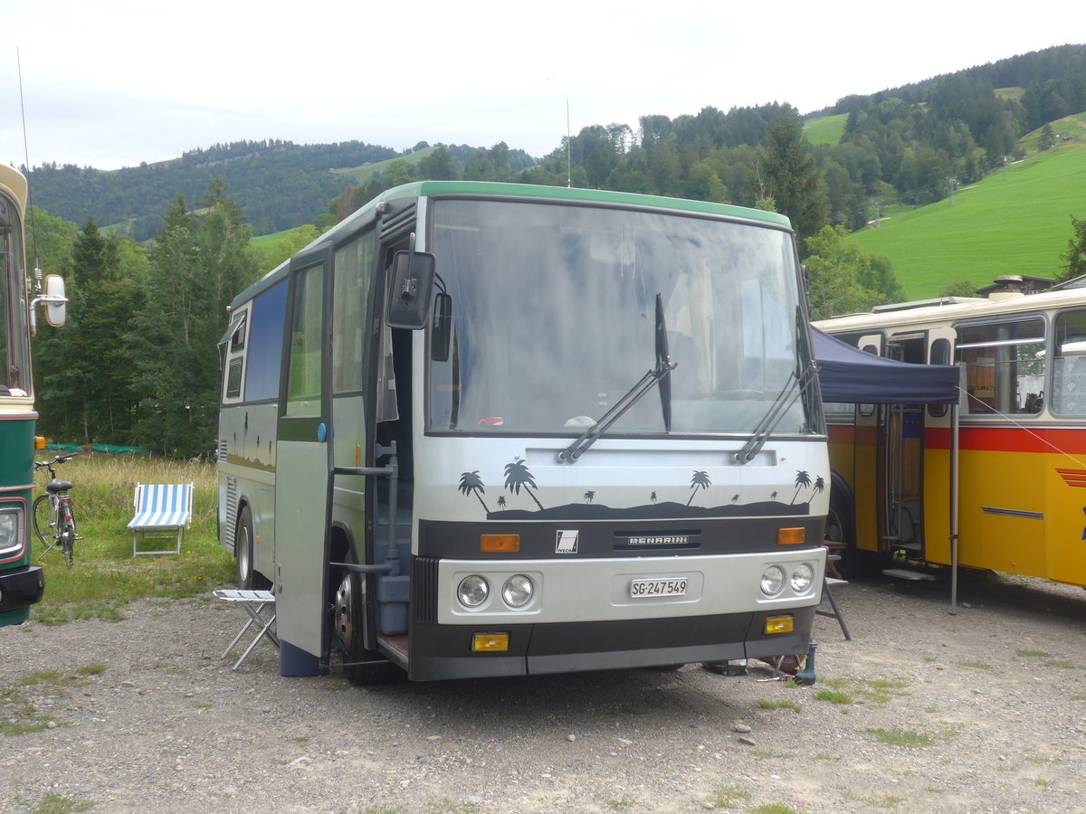 (208'795) - Schneider, Ermenswil - SG 247'549 - Menarini-Iveco (ex Nr. 5) am 17. August 2019 in Atzm�nnig, Schutt