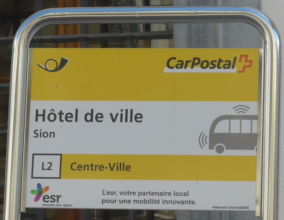 (209'482) - PostAuto-Haltestellenschild - Sion, H�tel de ville - am 9. September 2019