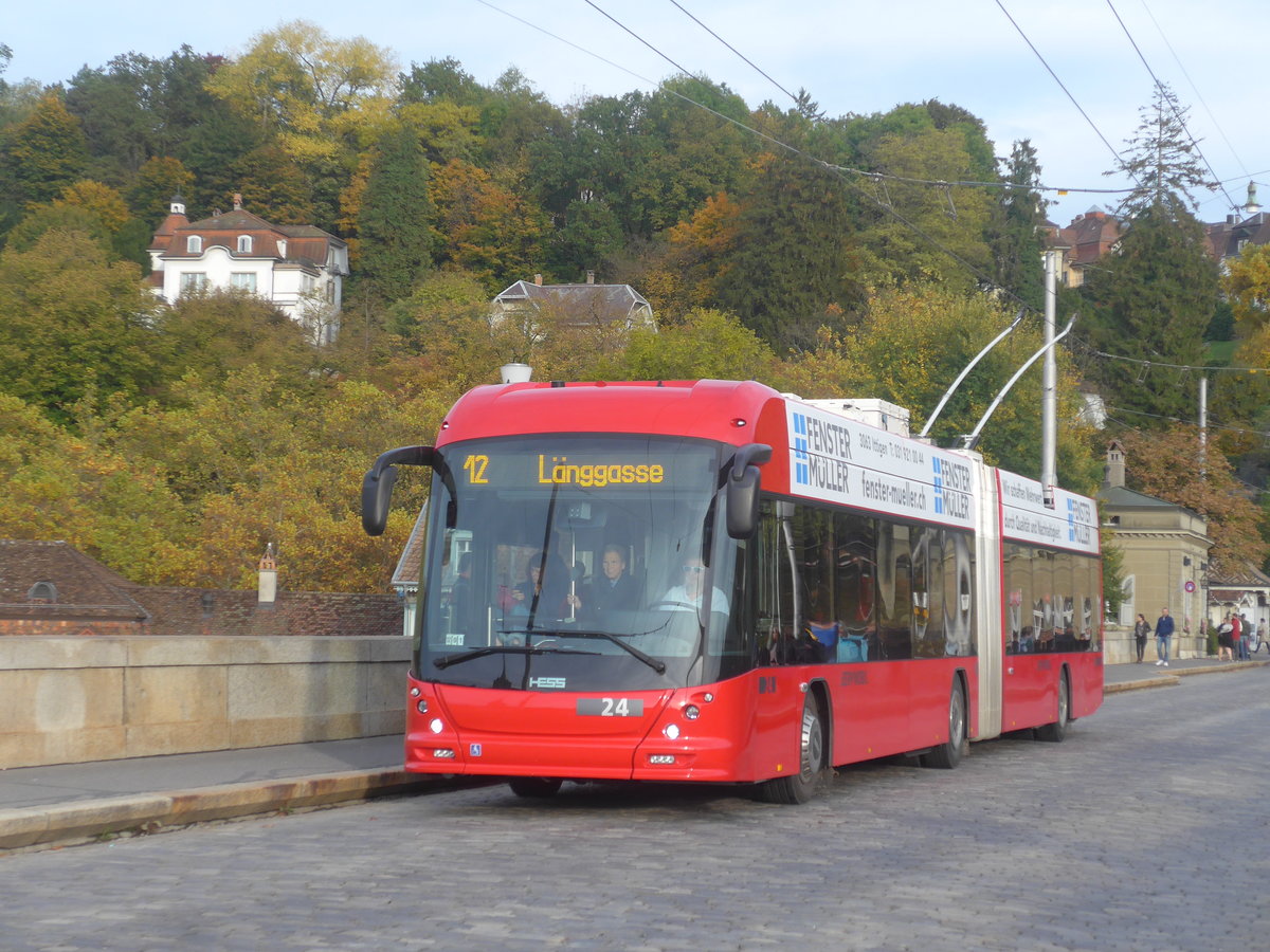 (210'468) - Bernmobil, Bern - Nr. 24 - Hess/Hess Gelenktrolleybus am 20. Oktober 2019 in Bern, Nydeggbr�cke