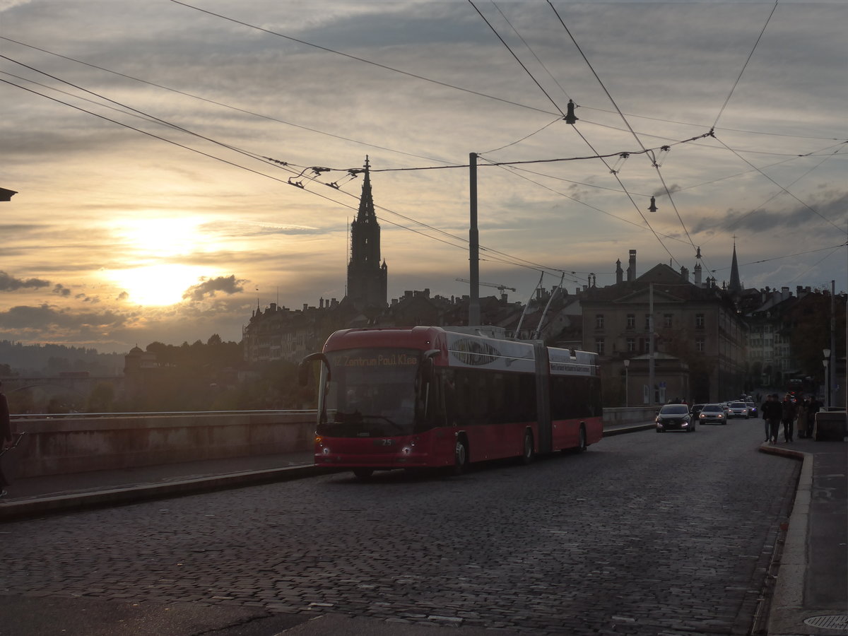 (210'483) - Bernmobil, Bern - Nr. 25 - Hess/Hess Gelenktrolleybus am 20. Oktober 2019 in Bern, Nydeggbr�cke