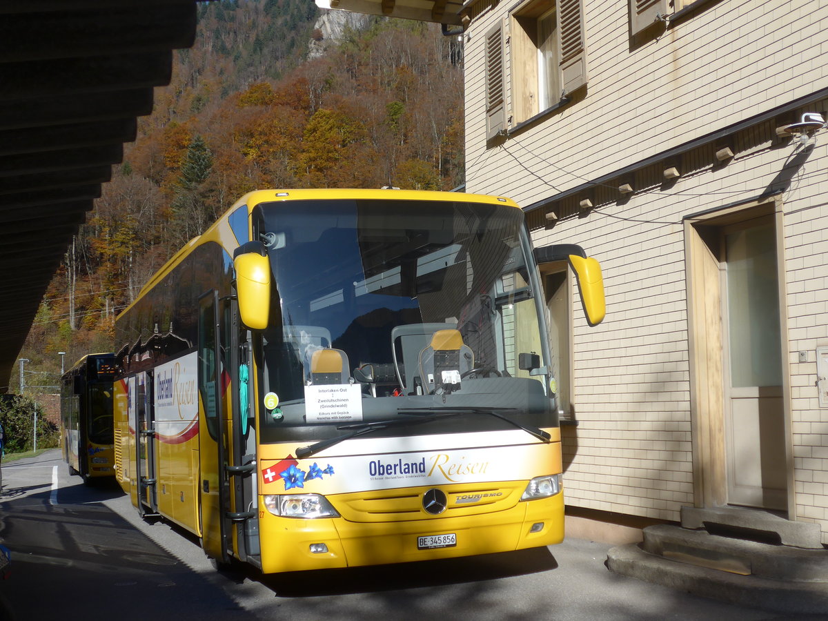 (210'997) - Oberland Reisen, Thun - Nr. 27/BE 345'856 - Mercedes (ex AVG Grindelwald Nr. 27) am 11. November 2019 beim Bahnhof Zweil�tschinen