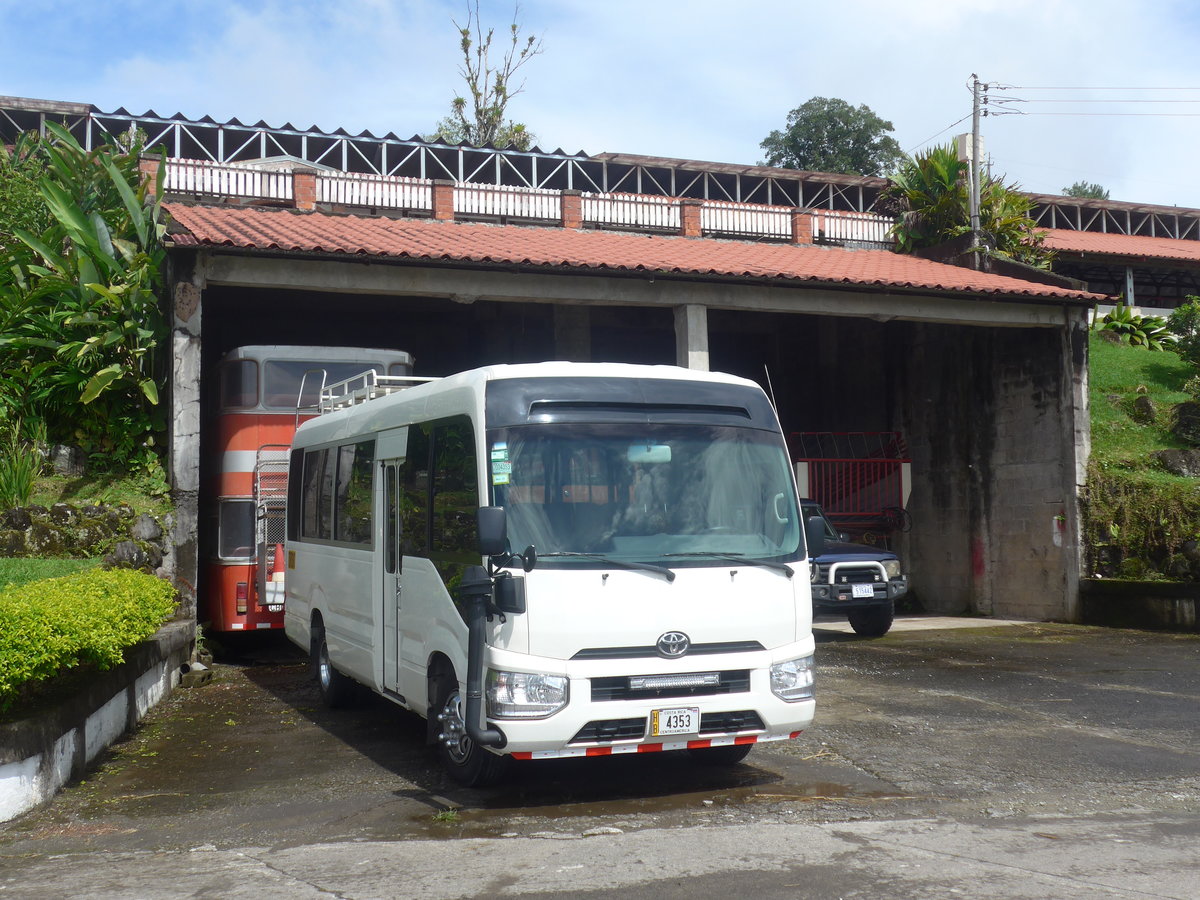 (211'448) - ??? - 4353 - Toyota am 16. November 2019 in Nuevo Arenal, Los H�roes